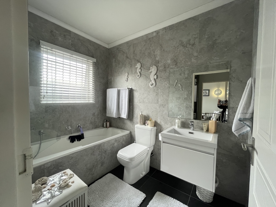 3 Bedroom Property for Sale in Sunningdale Western Cape